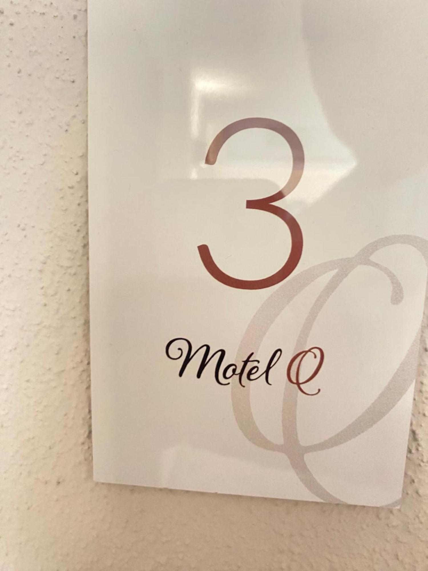 Motel Q - Das Kleine Stadthotel Dingolfing Buitenkant foto